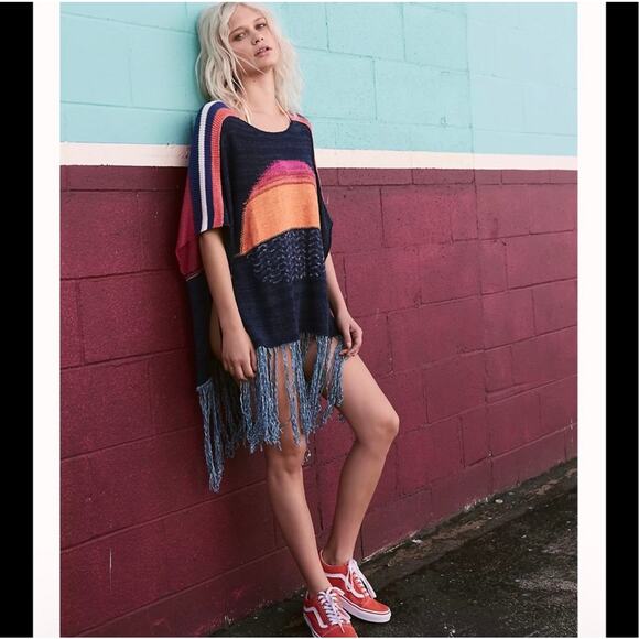 FREE PEOPLE Size XS Sunset Fringe Sweater Poncho Style Bohemian Festival - Picture 2 of 8